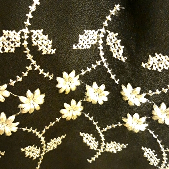 Nice Embroidered Detailed Flowers at the Bottom S.L. Fashion Dress size 8 - Picture 4 of 4